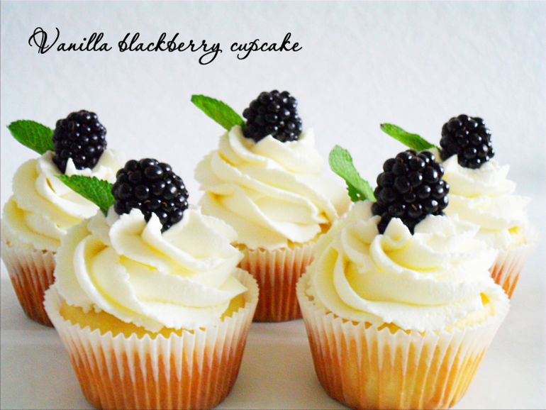 Very berry cupcake))