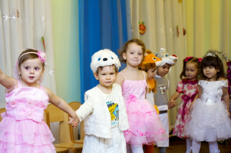 Первый Ванюшин утренник в садике)