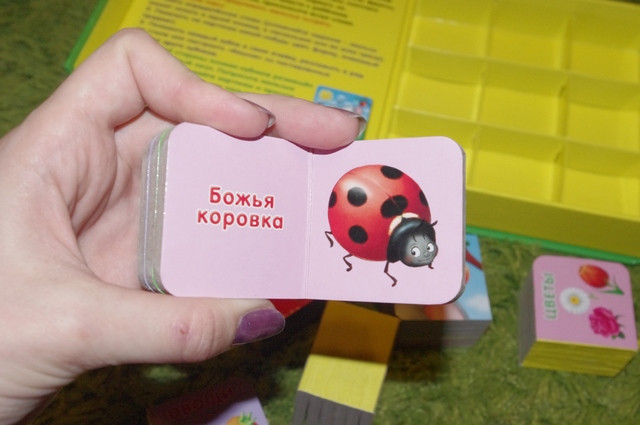 Продам книжки и кукольную мебель