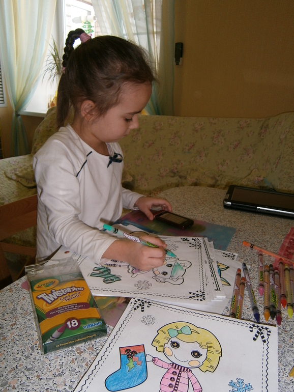 Раскрашиваем, лепим))))