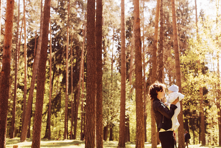 весело погуляли (Славик с мамой, очаровательной Ксюшей)