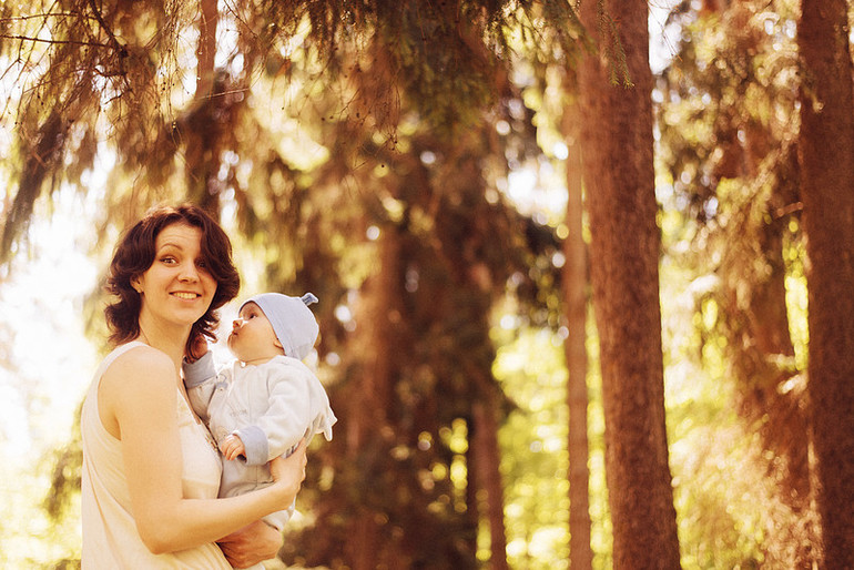 весело погуляли (Славик с мамой, очаровательной Ксюшей)