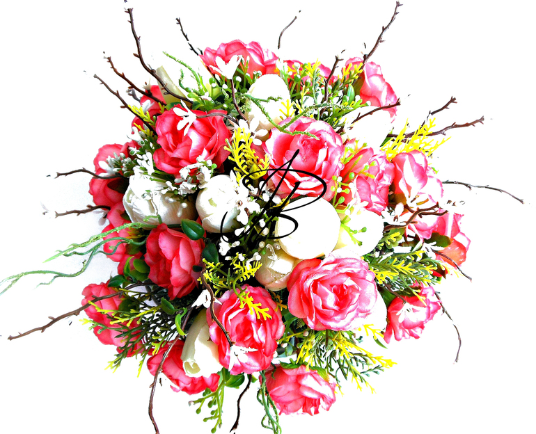 Композиция с розами и тюльпанами в плетеном чайнике