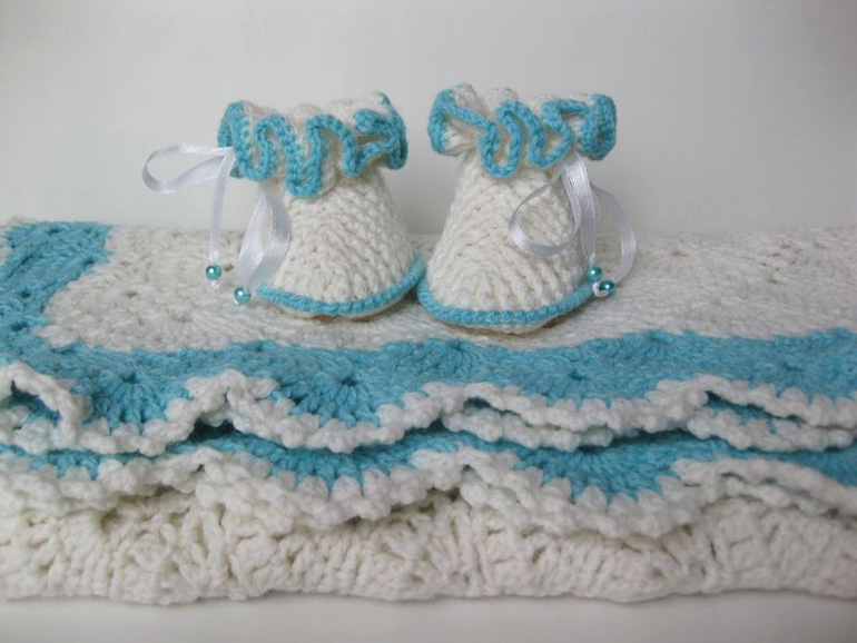 Плед и пинетки для новорожденного мальчика