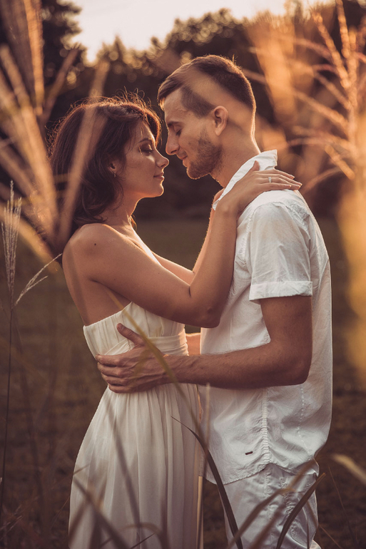 Солнечная свадьба на берегу пруда!