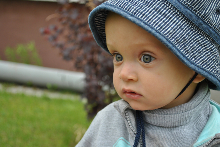 Андрюша, годик +1 неделька