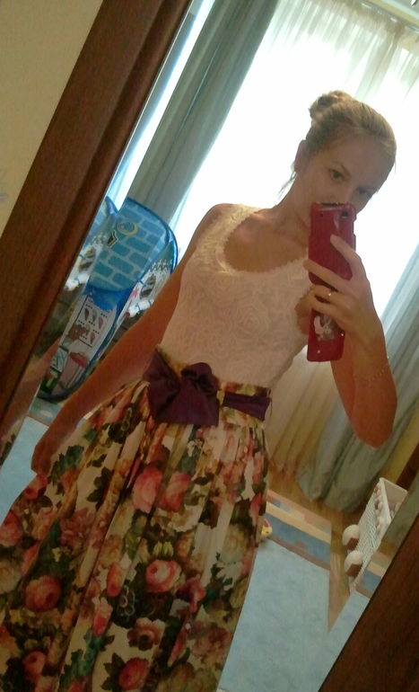 Подобрала верх к юбке)