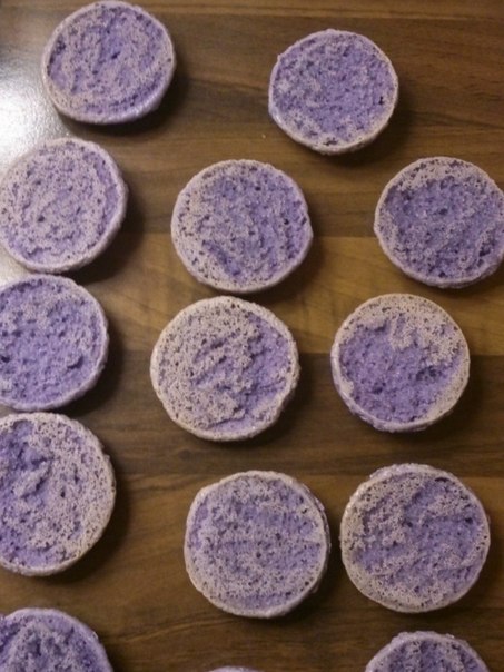 Макарон. Первый опыт. И вопросик продвинутым макароноделам:))