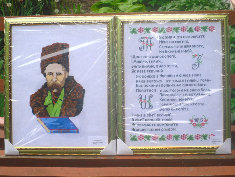 А эти картины я вышила по просьбе мамы(она захотела подарить своей школе на встрече выпускников.....40 лет спустя)