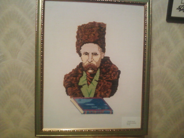 А эти картины я вышила по просьбе мамы(она захотела подарить своей школе на встрече выпускников.....40 лет спустя)