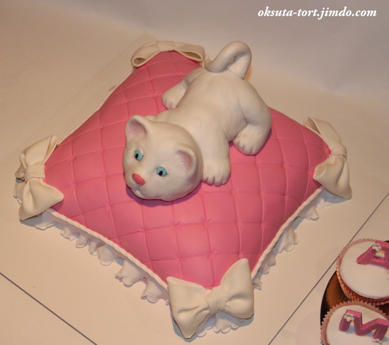 Торт "Котик на подушке"