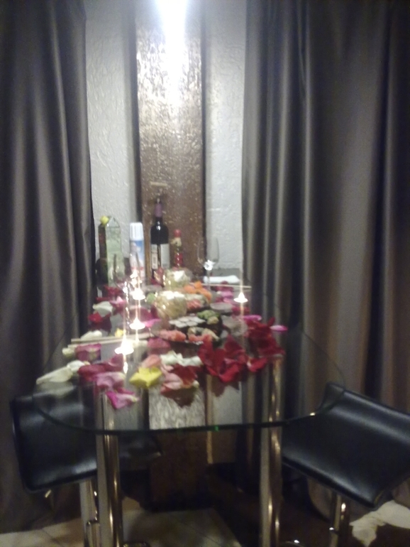 Как мы отметили нашу годовщину)