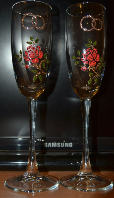 Бокалы инкрустированы кристаллами Swarovski!!!
