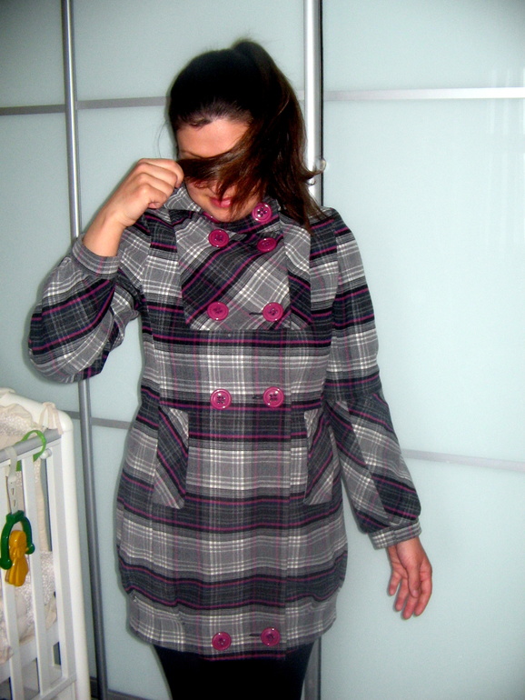 Отдам даром шерстяное пальто,СПБ