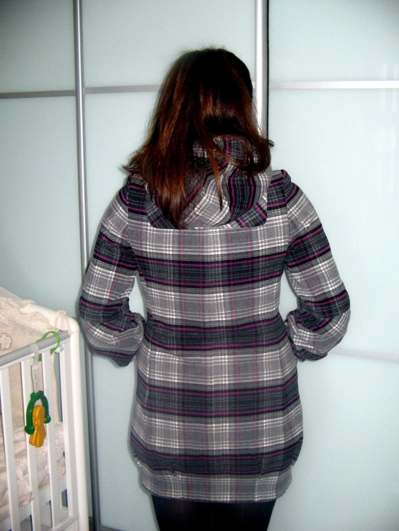 Отдам даром шерстяное пальто,СПБ