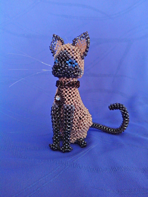 Кошечка Сиамочка из бисера.