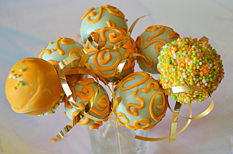 Нарядный кейкпопсы