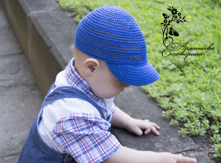 Кепочка для мальчика с паучком