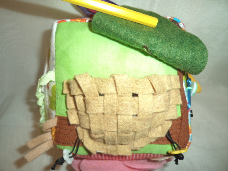 Развивающий кубик "Насекомые-птички и ёжик":)))