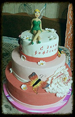 Первый трех ярусный тортик и первая Динь Динь, первый объемный цветочек! Девчоночки укажите на недостатки!!!