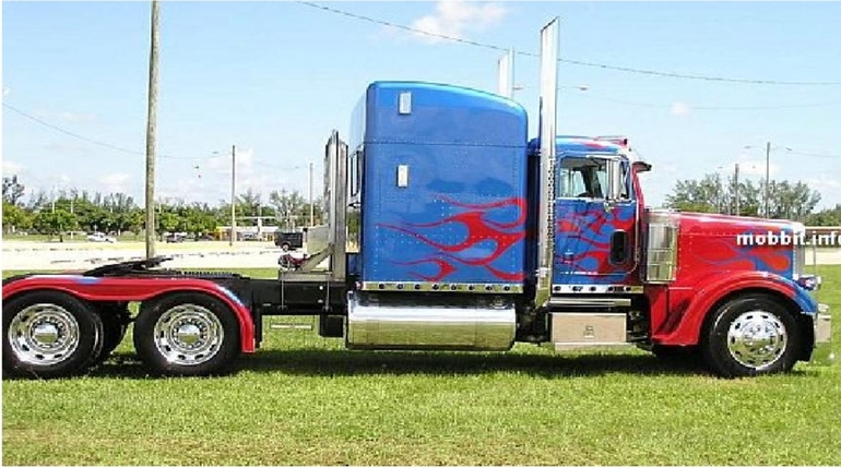 Оптимус Прайм в облике грузовика