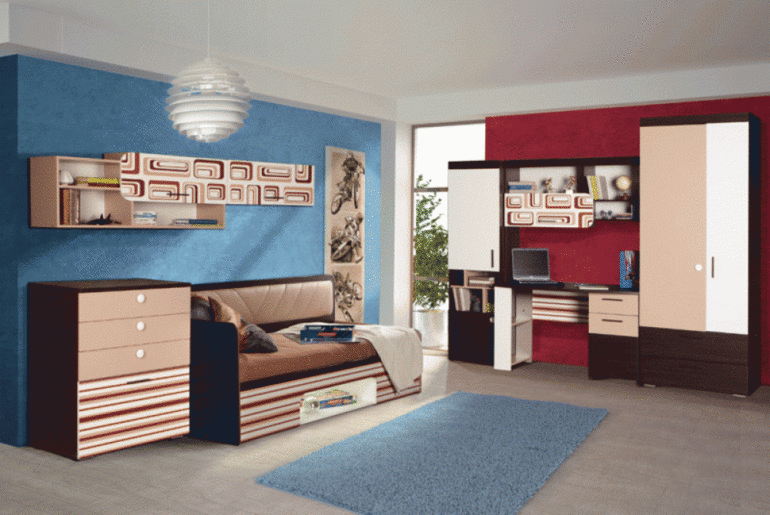 Помогите выбрать между двумя детсками.