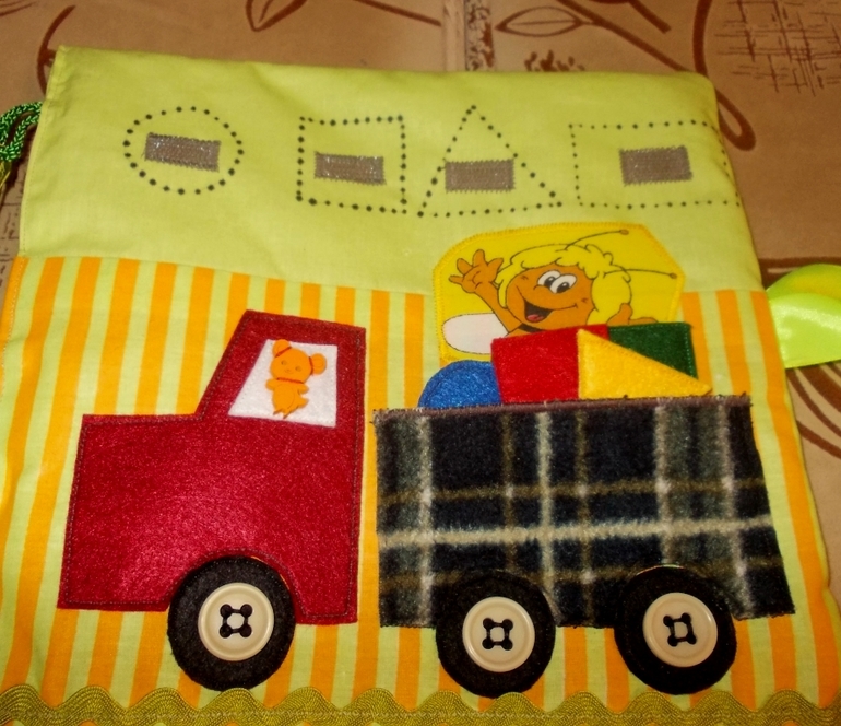 Книжка с Пятачками)