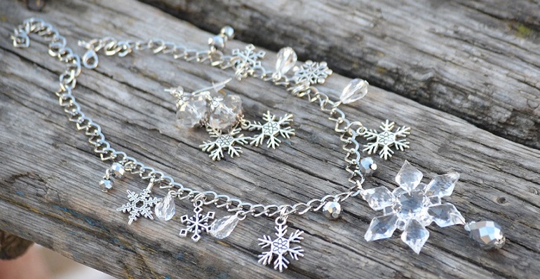 2 зимних украшения на шею