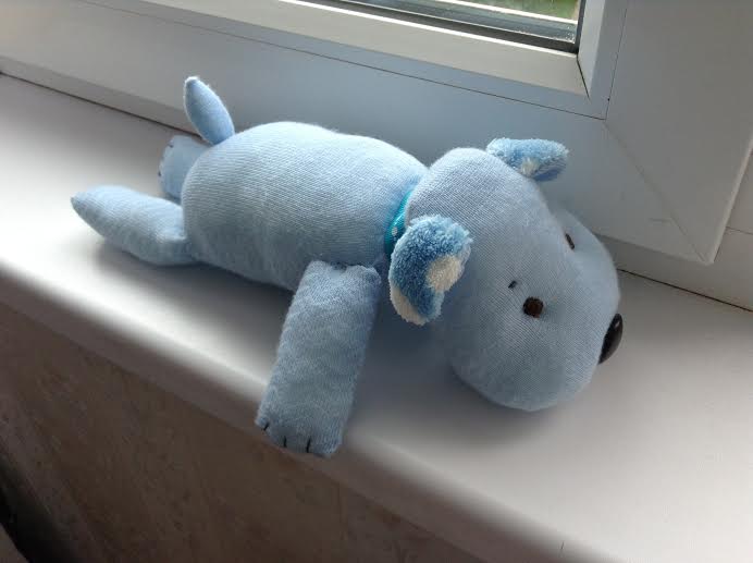 Собачка из пары носков