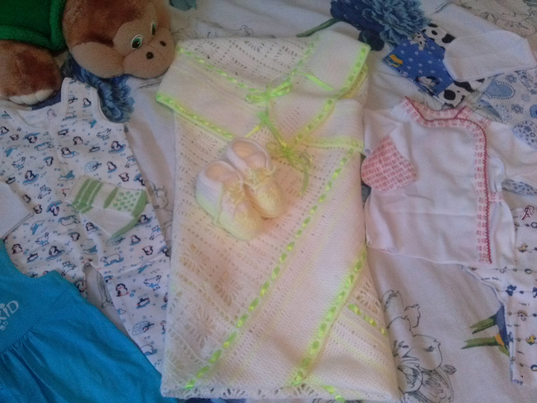 Моя первая работка...плед +пинетки