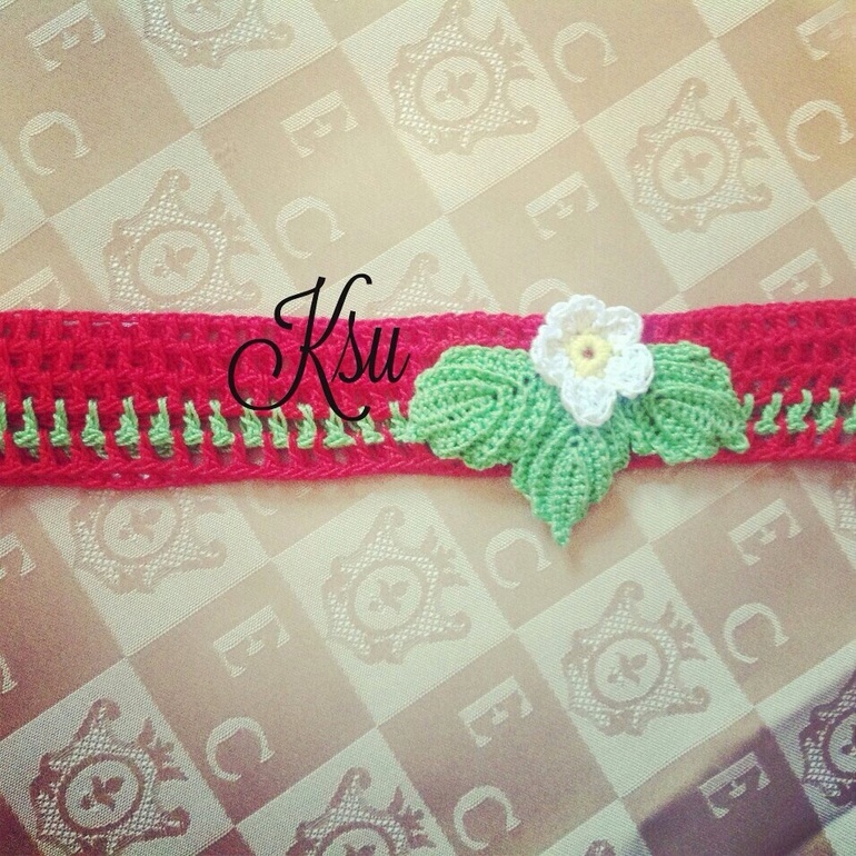 Комплект для девочки Клубничка (крючком)