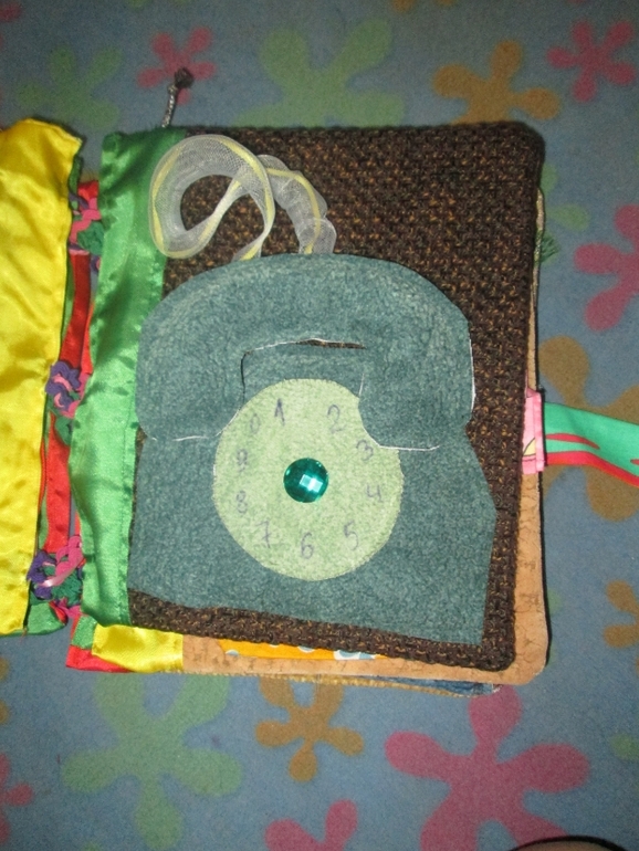 Развивающая книжечка для Дашки.