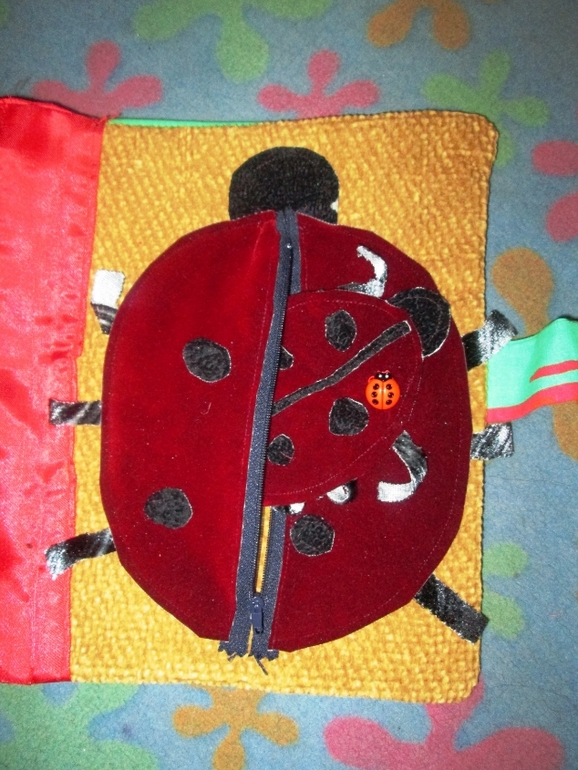 Развивающая книжечка для Дашки.