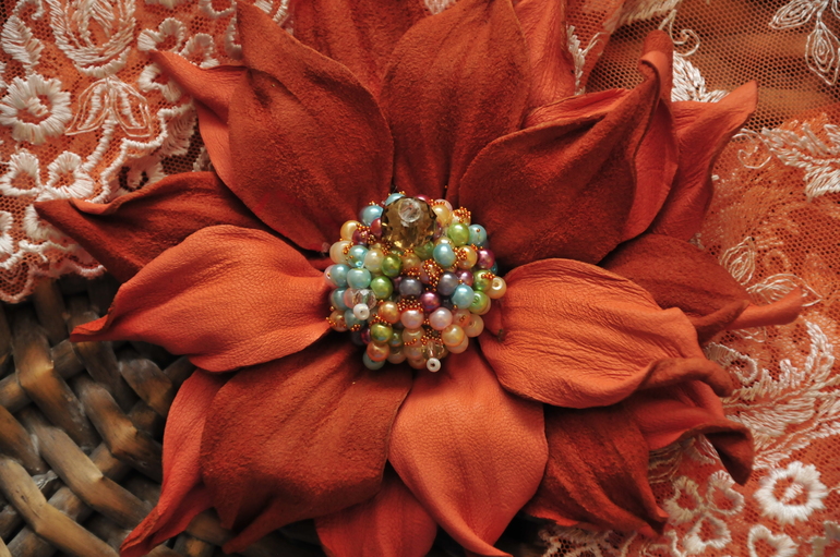 УКРАШЕНИЯ ИЗ КОЖИ