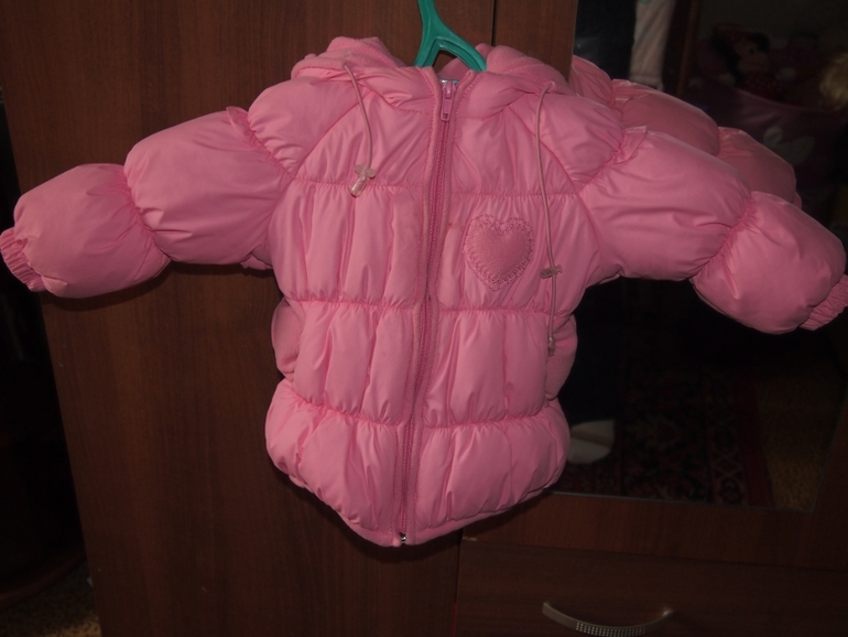 Продам пуховый полукомбинезон Chicco и куртку. 2000 за все!