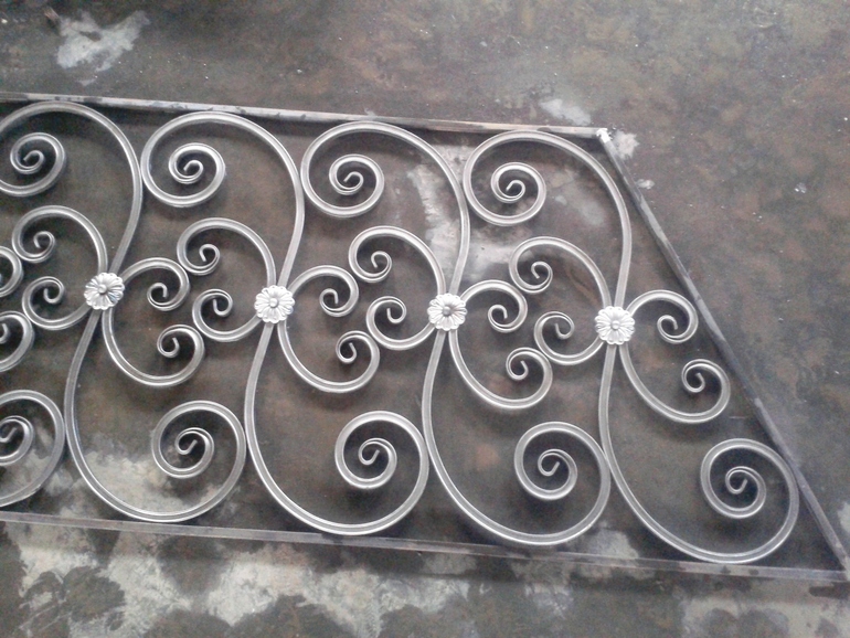 Кованная лестница в коттедж