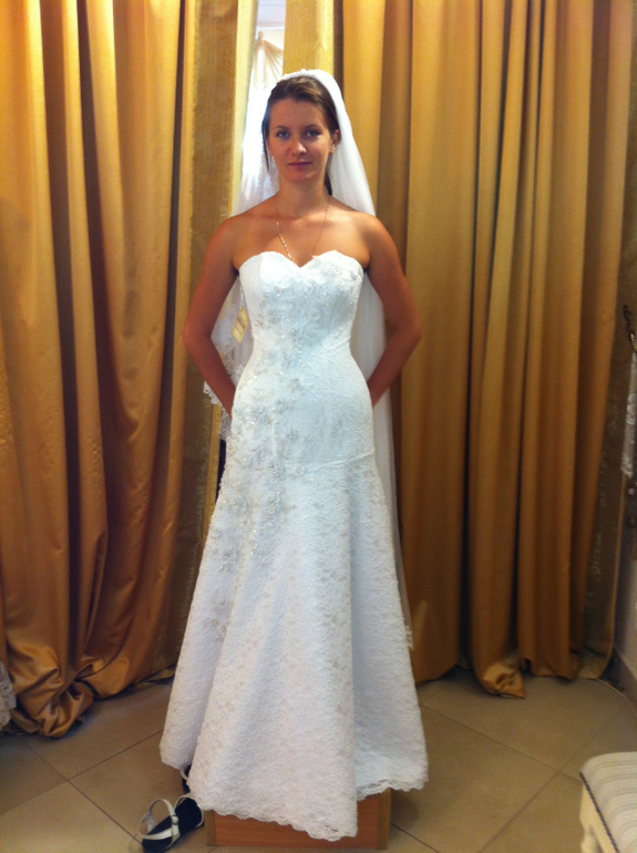 Продам свадебное платье!1 раз было одето!после ,побывало в химчистке!