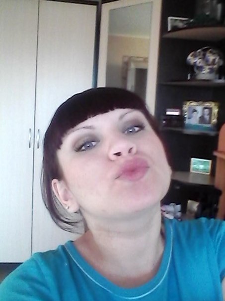 вот так я сейчас выгляжу))))и девочки вовсе мам не портят)