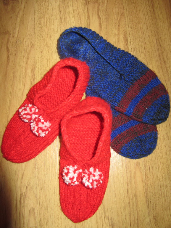 Утеплила ножки всей семье )