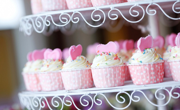 девчонки,очень нужен совет по названию сайта. Свадебная кухня