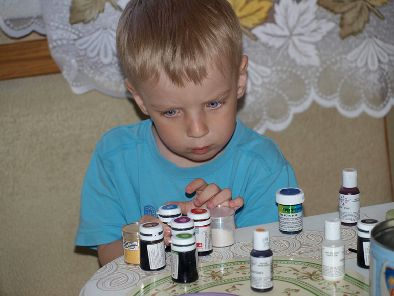 Яблоко от яблони...