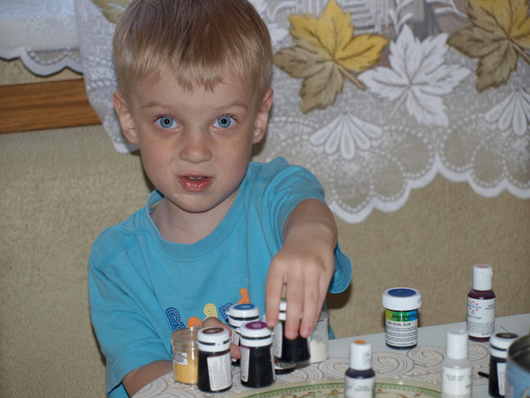 Яблоко от яблони...