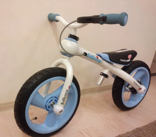 Продам беговел велобег 12"