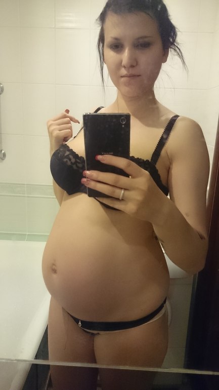 Решила выложить животик )тут нам 28 недель и 3 дня)