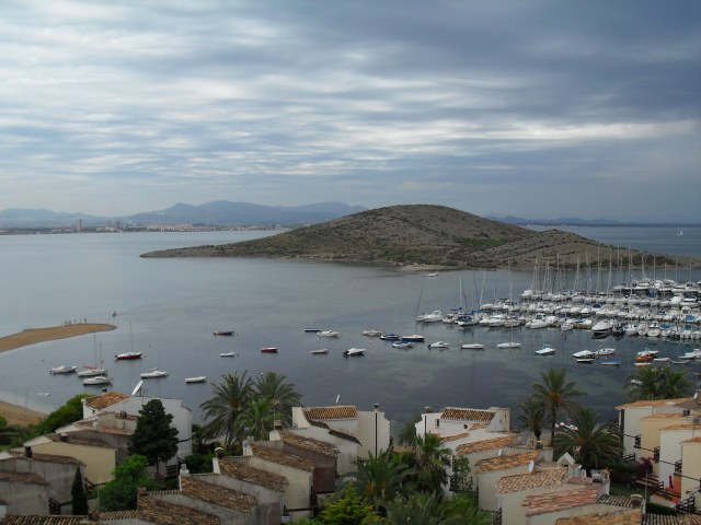 Лучшее место для отдыха с детьми - Испания, маленькое море.