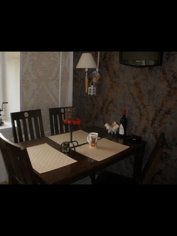 Девочки, покажите, пожалуйста свои черные или темно коричневые стены в квартире.