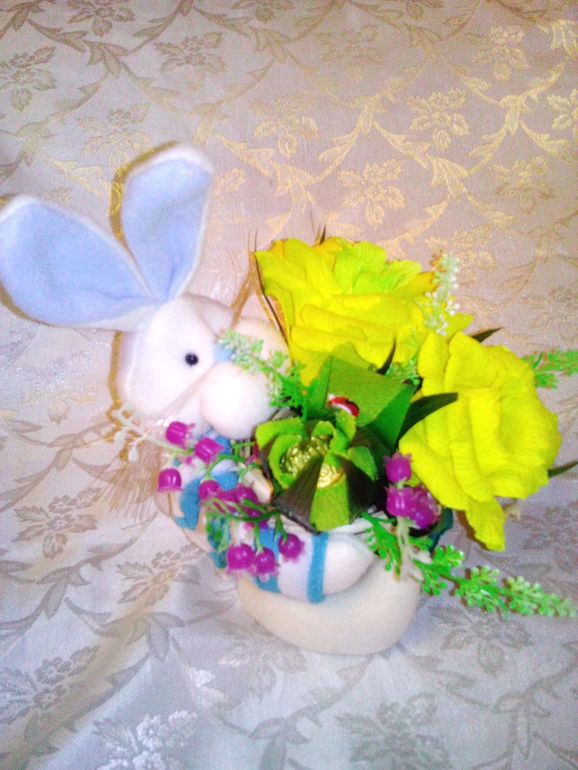 Зайка с розами