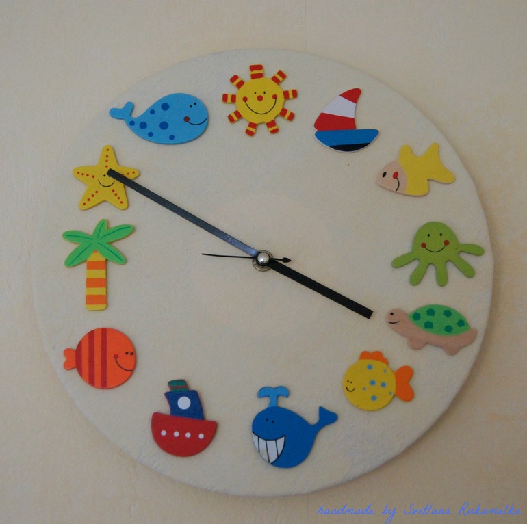 Детская комната для первоклассницы.