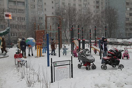 перетягивание каната и прочее спортивно-эстафетное