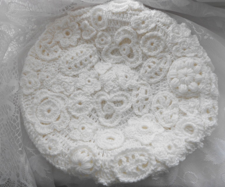 берет зимний с цветами